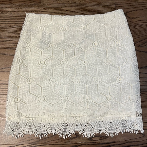 Attitude Jay Manuel - size 0, white, lace overlay, mini skirt. - Picture 1 of 4